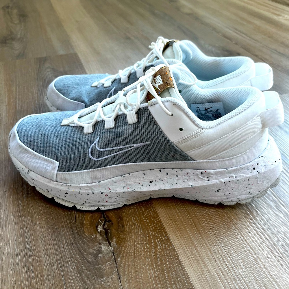 nike men’s shoes, size 9.5 US. grey and white, with foam speckled bottom